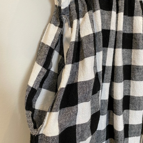 Plaid black and white long skirt. - Picture 3 of 7